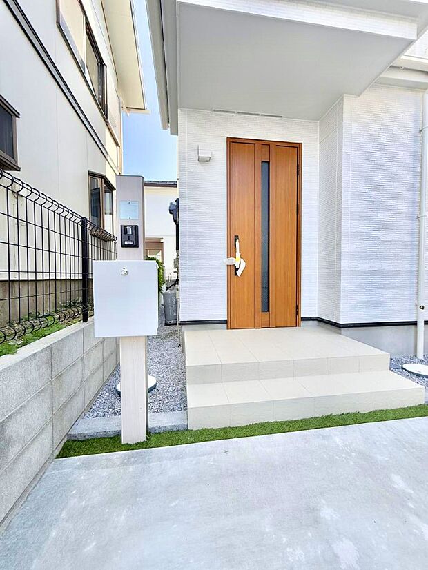 ■ 家族とゲストをやさしく迎える、心温まる玄関