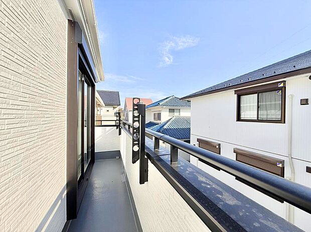 ■ 自然を身近に感じる、開放的なバルコニー