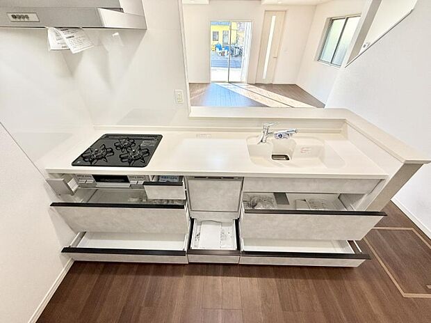 ■シンプルで機能的、毎日使いやすいキッチン