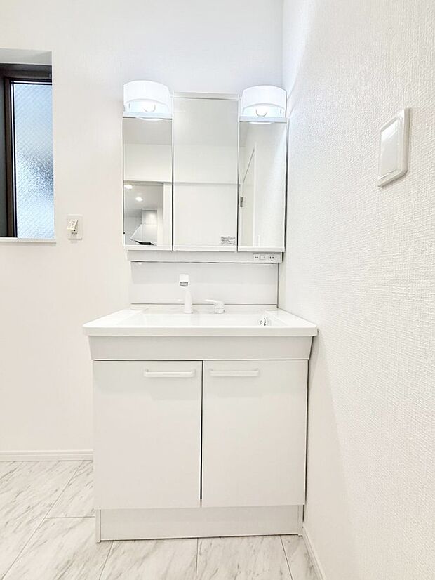 ■明るい洗面所は毎朝の歯磨きも楽しくできちゃいそうです♪