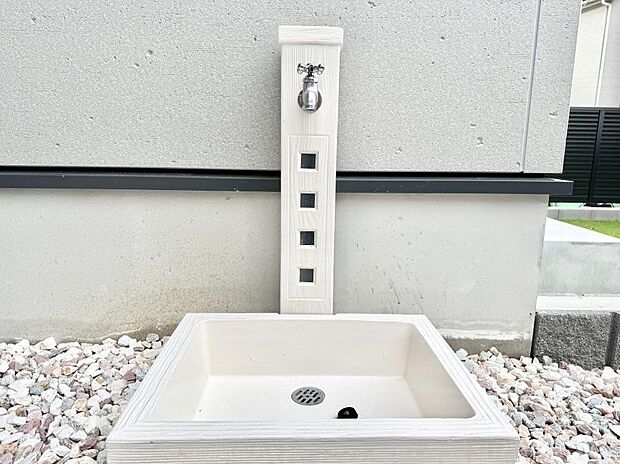 ■ガーデニングや洗車などの際に大活躍な屋外立水栓