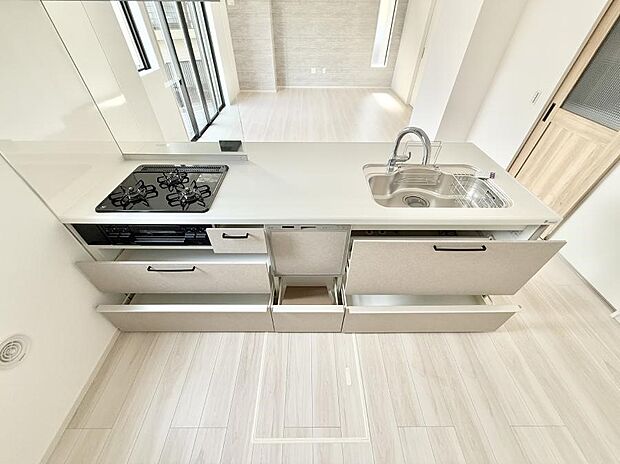 ■シンプルで機能的、毎日使いやすいキッチン