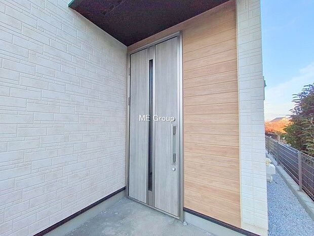 ■ シンプルで美しく、住まいの第一印象を彩る玄関です