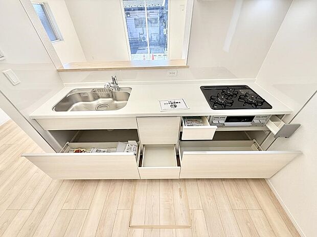 ■シンプルで機能的、毎日使いやすいキッチン