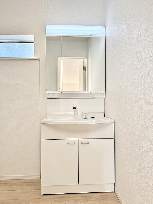 ■明るい洗面所は毎朝の歯磨きも楽しくできちゃいそうです♪