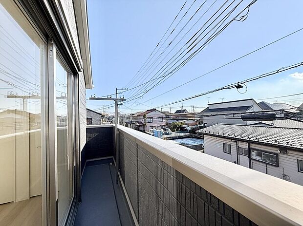 ■ 心地よい風と光を感じる、くつろぎのバルコニー