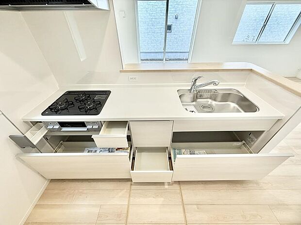 ■シンプルで機能的、毎日使いやすいキッチン