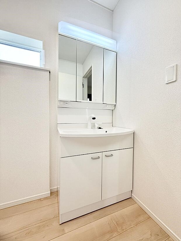 ■明るい洗面所は毎朝の歯磨きも楽しくできちゃいそうです♪