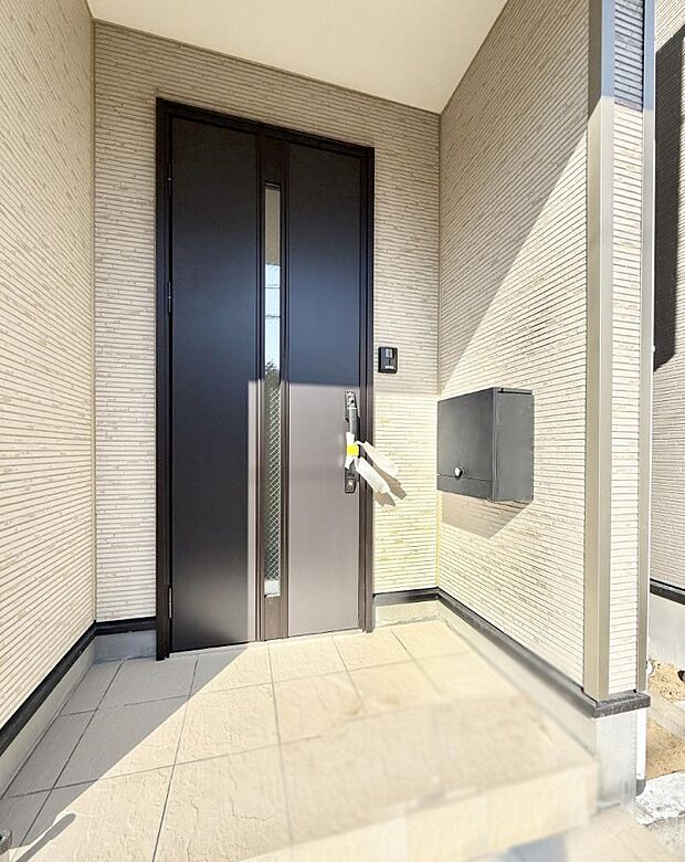 ■ シンプルで美しく、住まいの第一印象を彩る玄関です