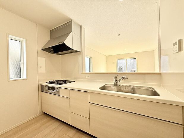 ■シンプルで機能的、毎日使いやすいキッチン