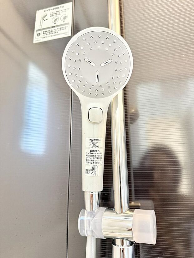 ■手元で簡単に止水できるため、水の無駄遣いを減らすことができます。