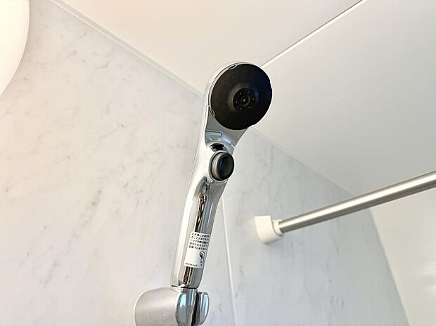■手元で簡単に止水できるため、水の無駄遣いを減らすことができます。
