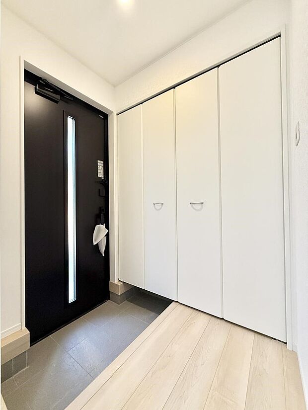 ■ 毎日を気持ちよく迎える、明るく温もりのある玄関