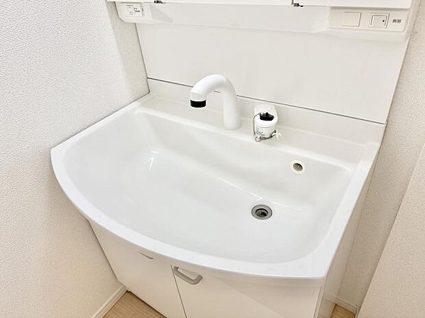 ■細かい部分まで洗いやすく便利なハンドシャワー付き