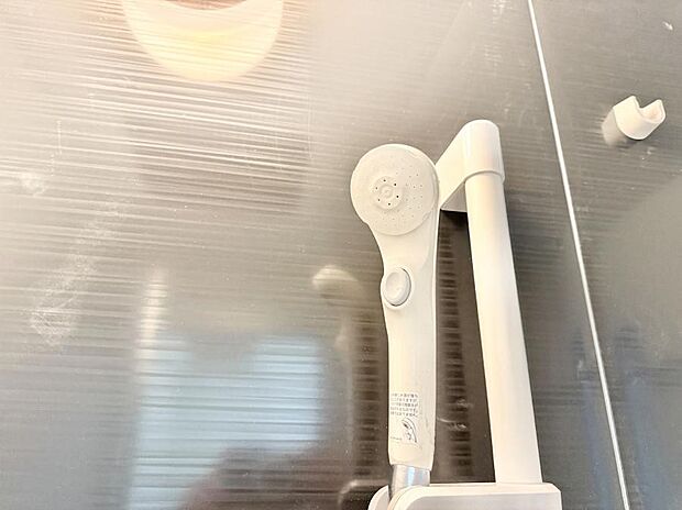 ■手元で簡単に止水できるため、水の無駄遣いを減らすことができます。