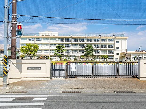 小学校 1300m 平塚市立富士見小学校