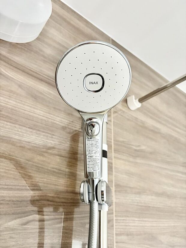 ■わざわざシャワー水栓のレバーまで手を伸ばす必要がなく、簡単に止水できる