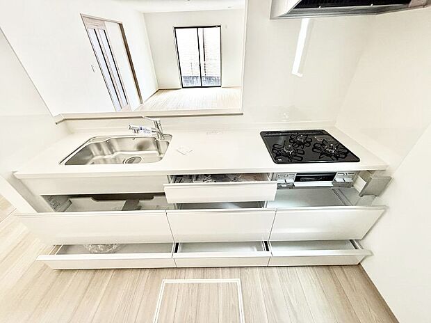 ■シンプルで機能的、毎日使いやすいキッチン