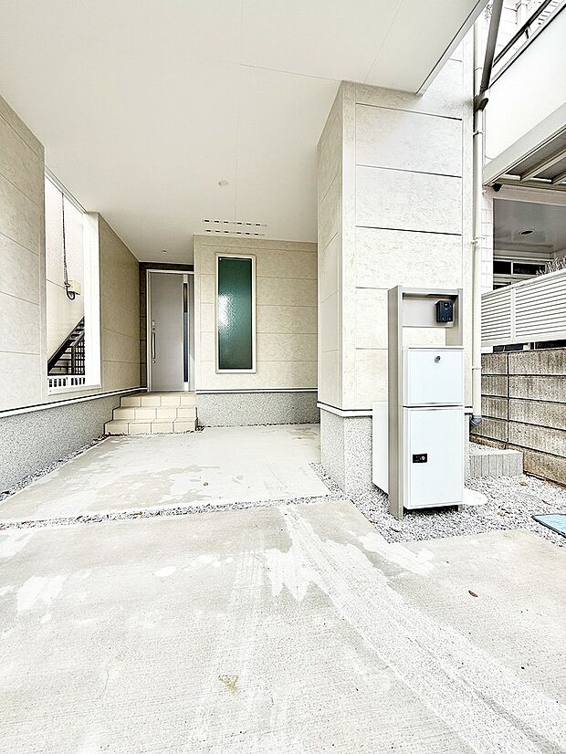 ■ シンプルで美しく、住まいの第一印象を彩る玄関です