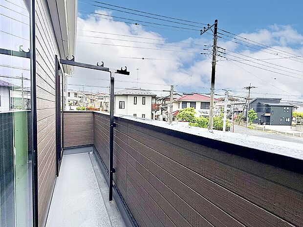 2号棟 ■ 季節の移ろいを感じられる開放的な空間です