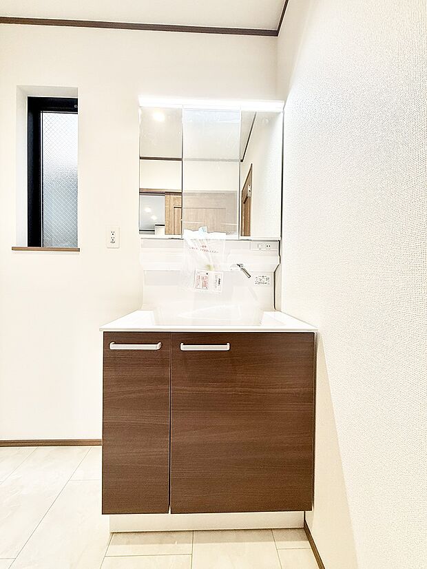 ■明るい洗面所は毎朝の歯磨きも楽しくできちゃいそうです♪