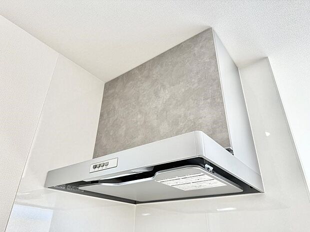 ■フードに覆われている為、匂いが換気扇に誘導され、効率的に排煙ができます