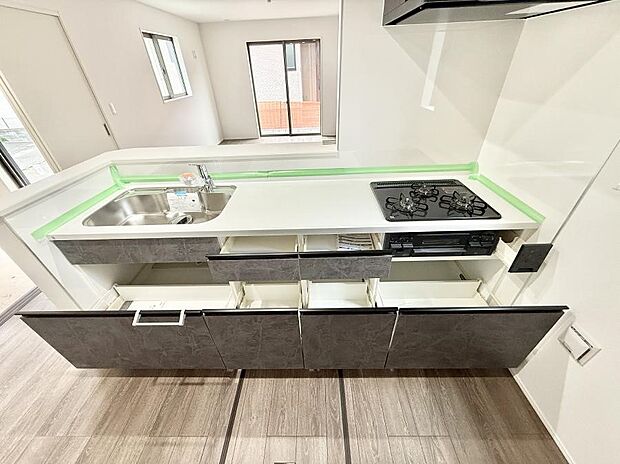 ■シンプルで機能的、毎日使いやすいキッチン