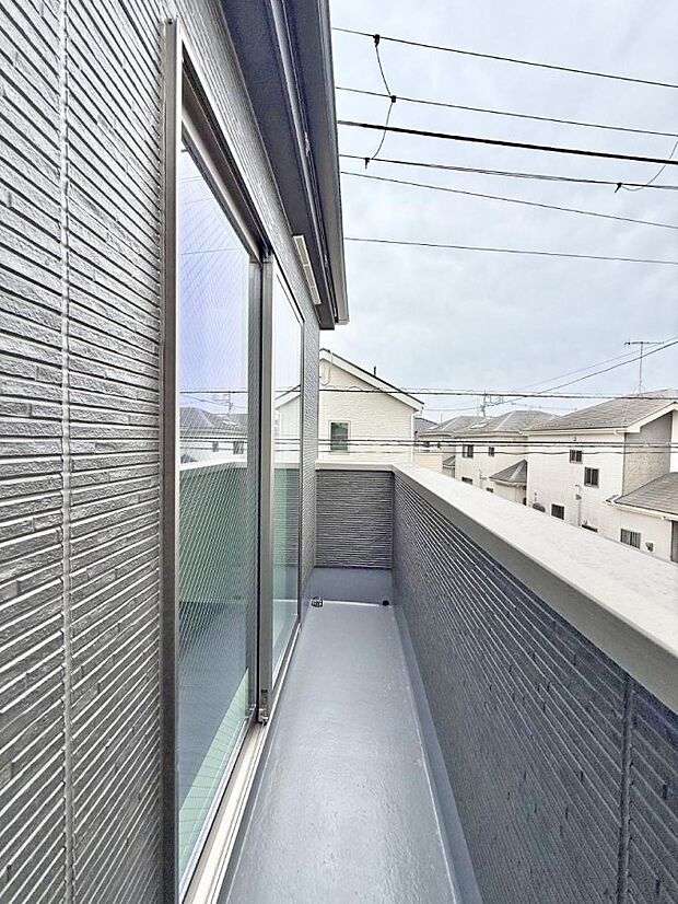 ■ 心地よい風と光を感じる、くつろぎのバルコニー