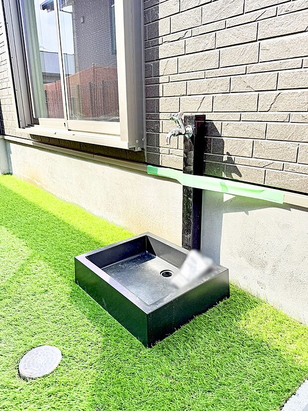 ■ガーデニングや洗車などの際に大活躍な屋外立水栓  