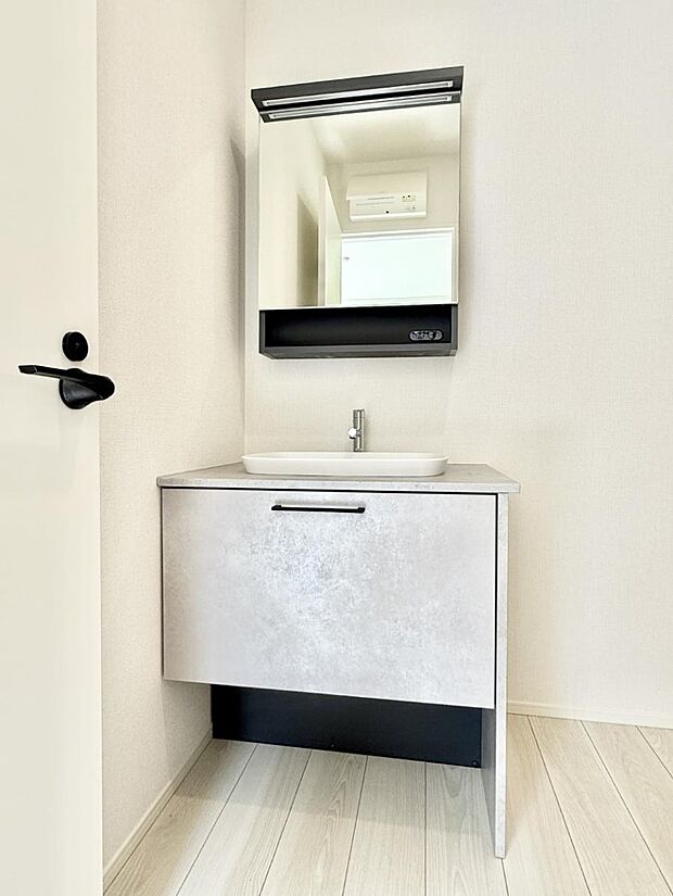 ■明るい洗面所は毎朝の歯磨きも楽しくできちゃいそうです♪