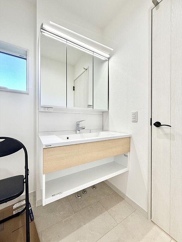 ■明るい洗面所は毎朝の歯磨きも楽しくできちゃいそうです♪