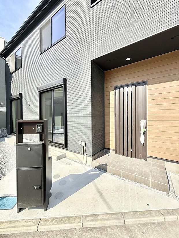 ■ シンプルで美しく、住まいの第一印象を彩る玄関です