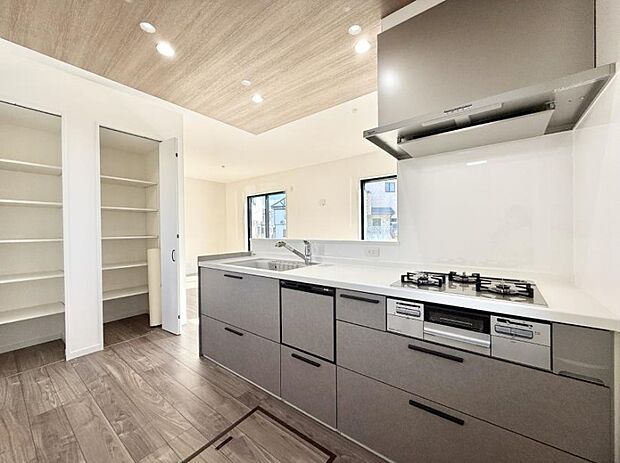 ■家族の絆を深める、温もりのあるキッチン