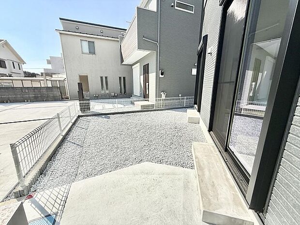 ■季節の移ろいを感じられる、落ち着いた雰囲気の屋外空間