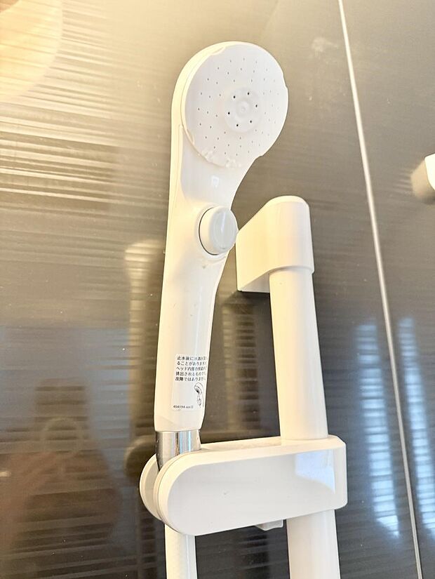 ■手元で簡単に止水できるため、水の無駄遣いを減らすことができます。