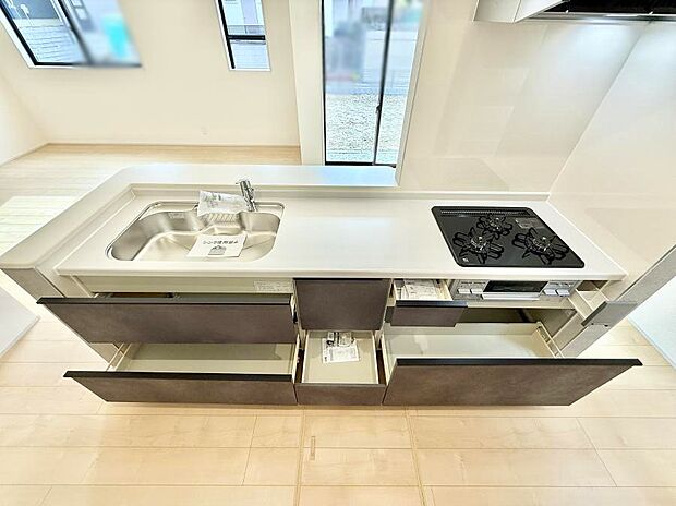 ■シンプルで機能的、毎日使いやすいキッチン