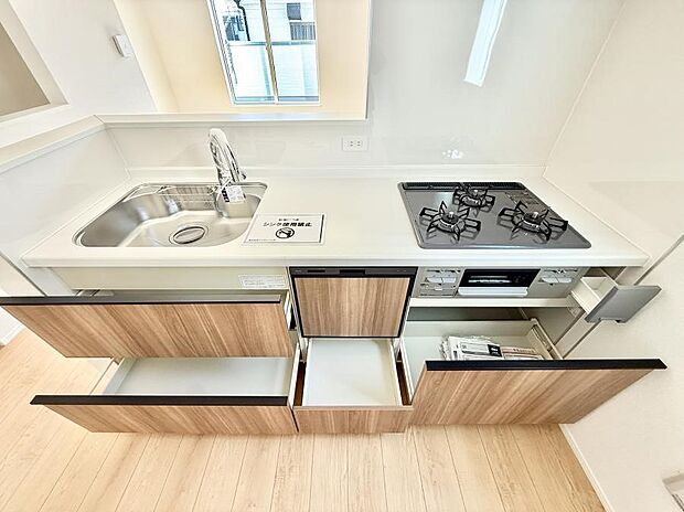 ■シンプルで機能的、毎日使いやすいキッチン