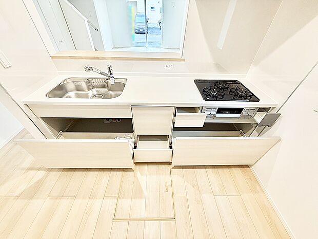 ■シンプルで機能的、毎日使いやすいキッチン