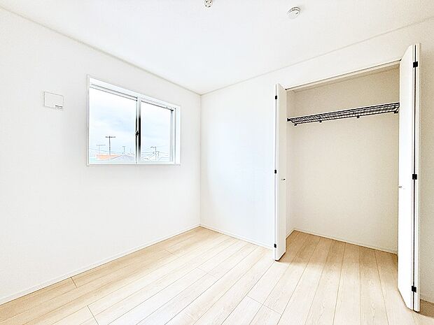 3号棟 ■シンプルな空間で、収納付きベッドやデスクなど、多機能な家具を活用しやすいです