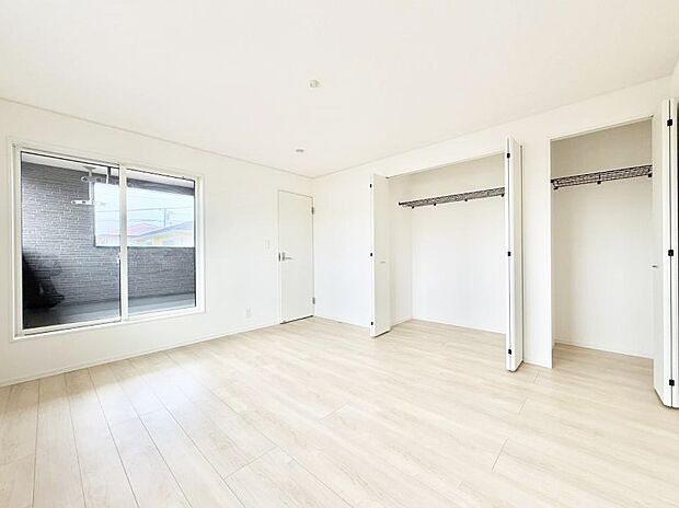 ■シンプルな空間で、収納付きベッドやデスクなど、多機能な家具を活用しやすいです