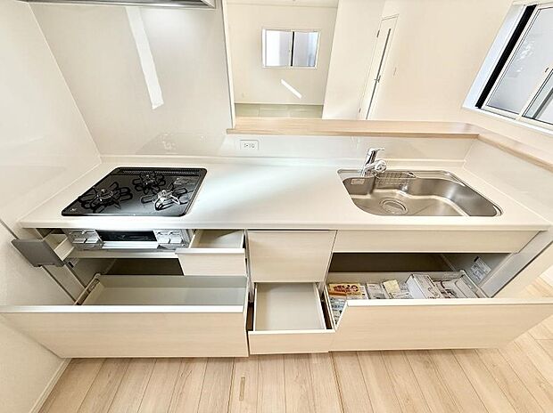 ■シンプルで機能的、毎日使いやすいキッチン