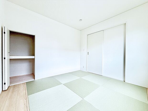 8号棟 ■落ち着いた色合いのお部屋で穏やかな時間を楽しめます