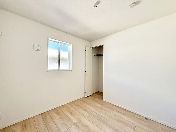 ■シンプルな空間で、収納付きベッドやデスクなど、多機能な家具を活用しやすいです