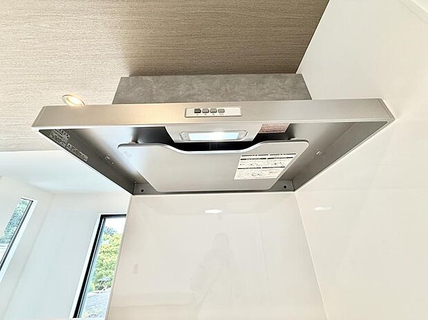 ■フードに覆われている為、匂いが換気扇に誘導され、効率的に排煙ができます