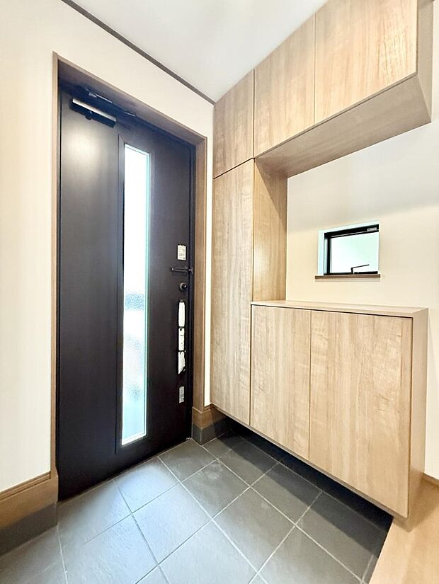 ■ 毎日を気持ちよく迎える、明るく温もりのある玄関