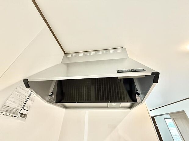 ■フードに覆われている為、匂いが換気扇に誘導され、効率的に排煙ができます