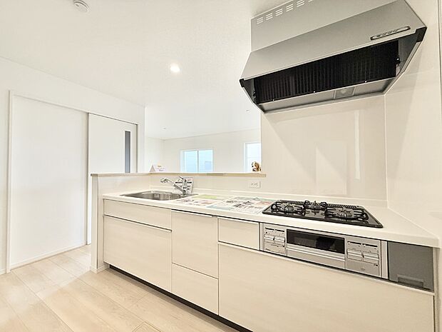 ■シンプルで機能的、毎日使いやすいキッチン