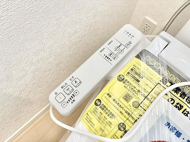 ■温水洗浄で快適、清潔感が保たれるシャワートイレ
