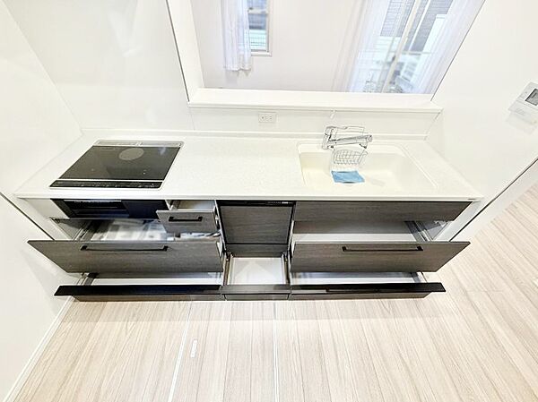 ■シンプルで機能的、毎日使いやすいキッチン