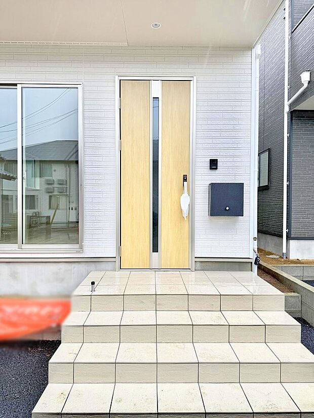 ■ シンプルで美しく、住まいの第一印象を彩る玄関です